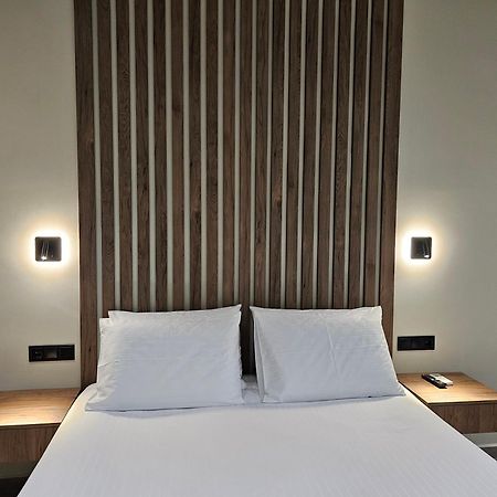Rea'S Luxury Apartments Stoupa Bagian luar foto