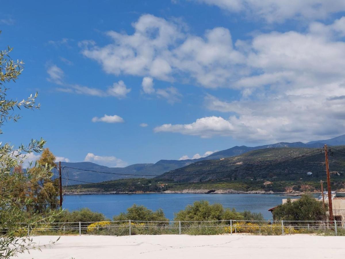 Rea'S Luxury Apartments Stoupa Bagian luar foto