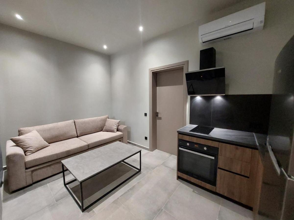 Rea'S Luxury Apartments Stoupa Bagian luar foto