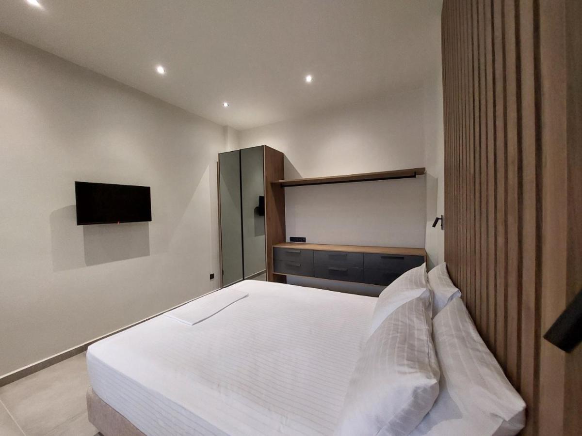 Rea'S Luxury Apartments Stoupa Bagian luar foto