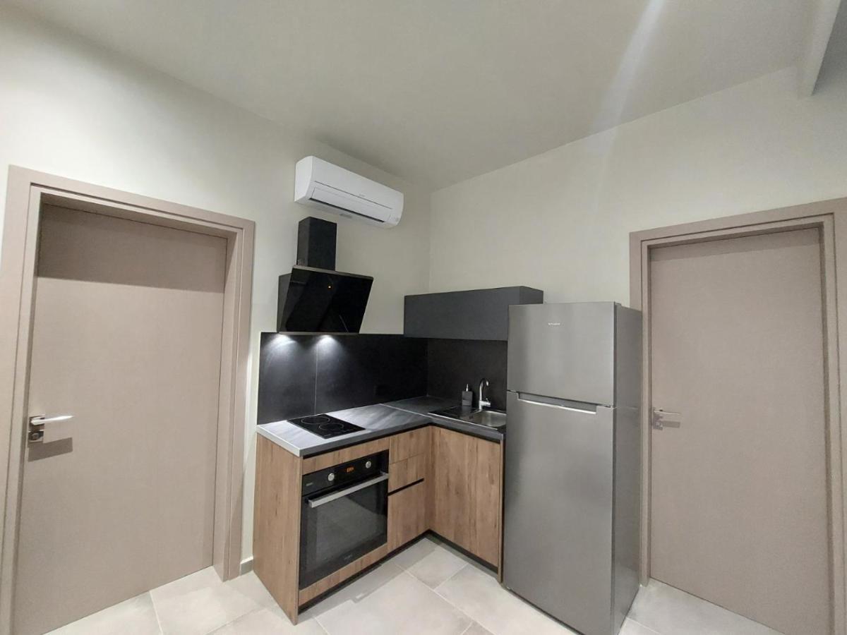Rea'S Luxury Apartments Stoupa Bagian luar foto
