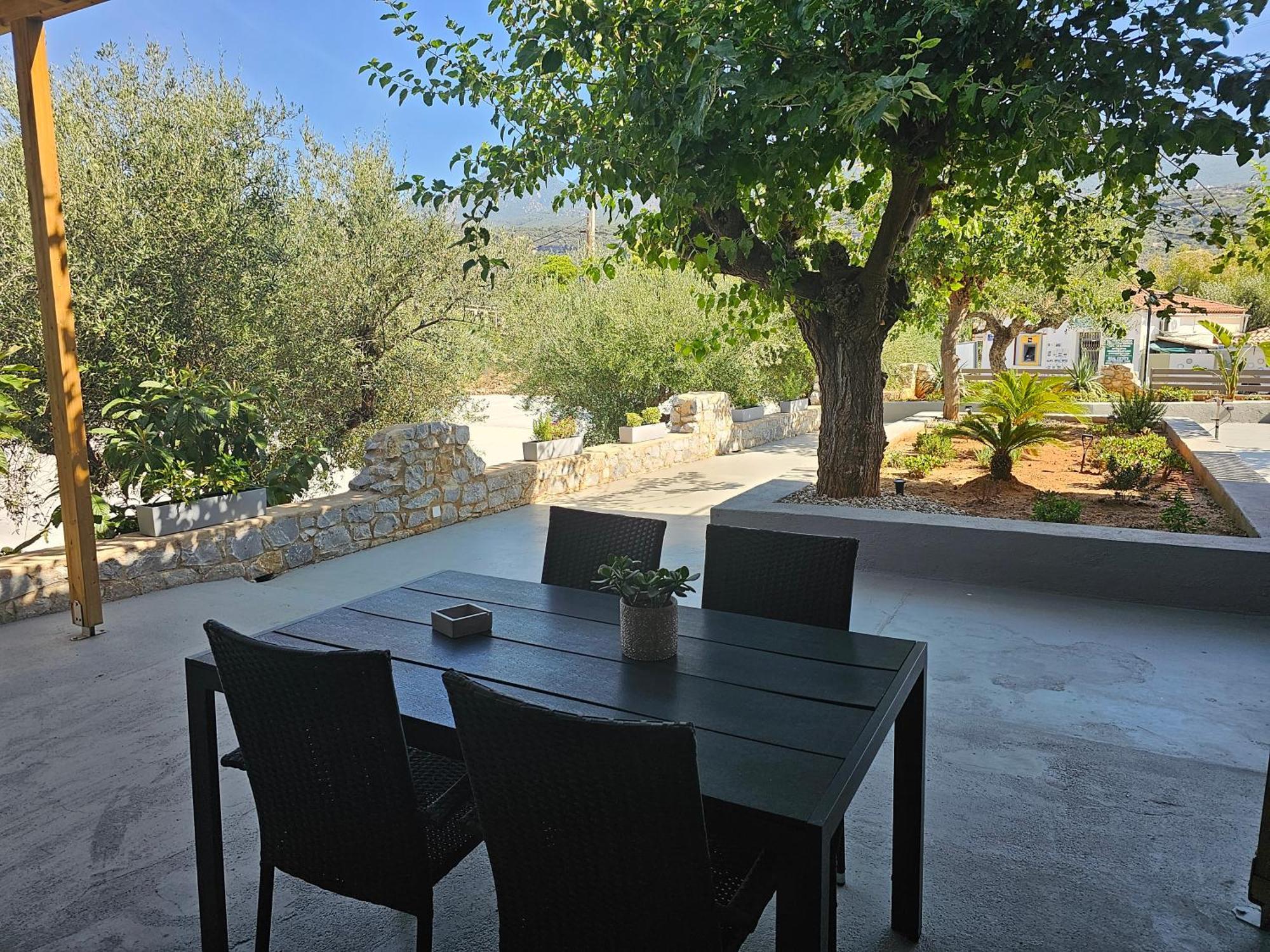 Rea'S Luxury Apartments Stoupa Bagian luar foto