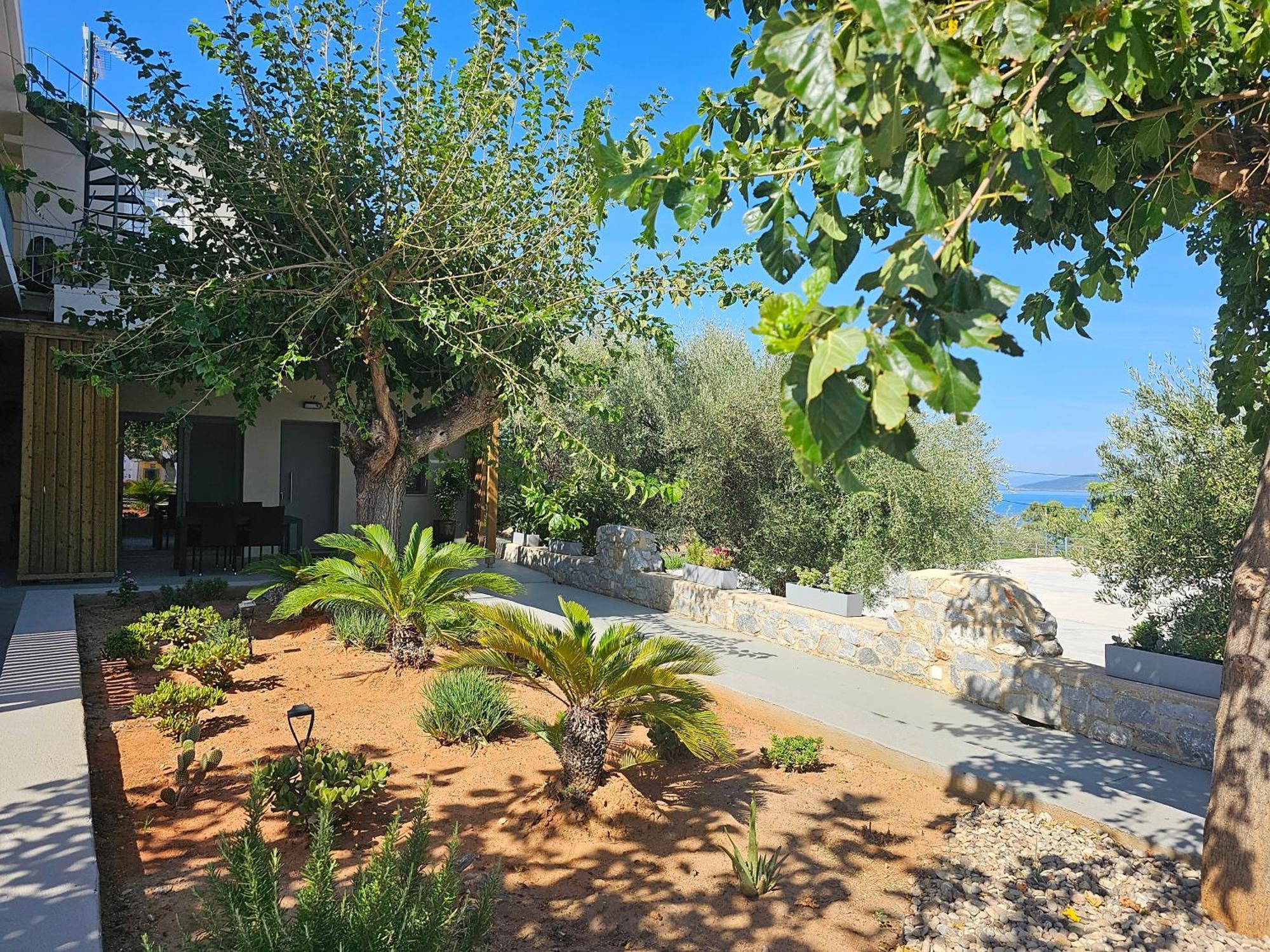 Rea'S Luxury Apartments Stoupa Bagian luar foto