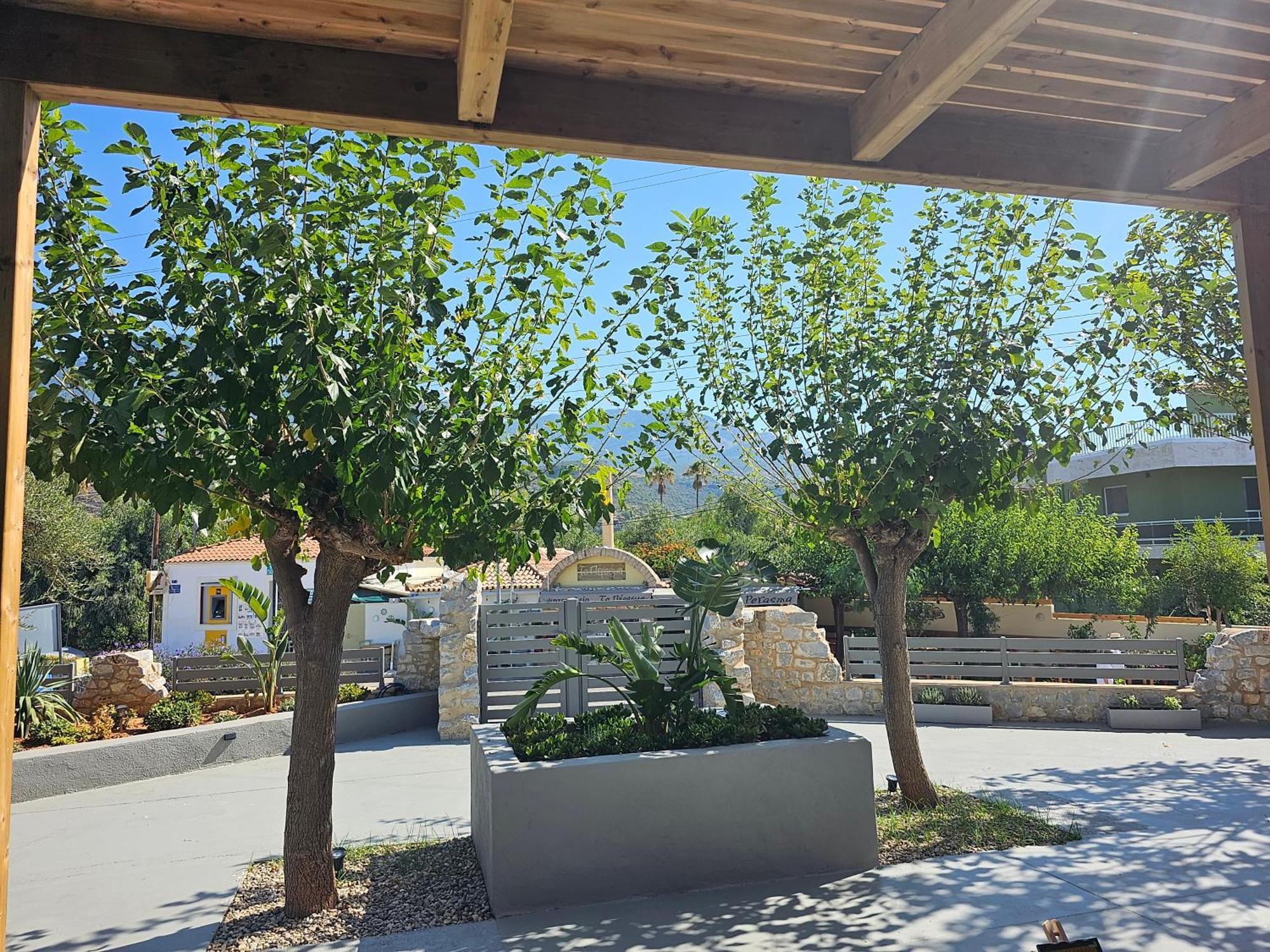 Rea'S Luxury Apartments Stoupa Bagian luar foto