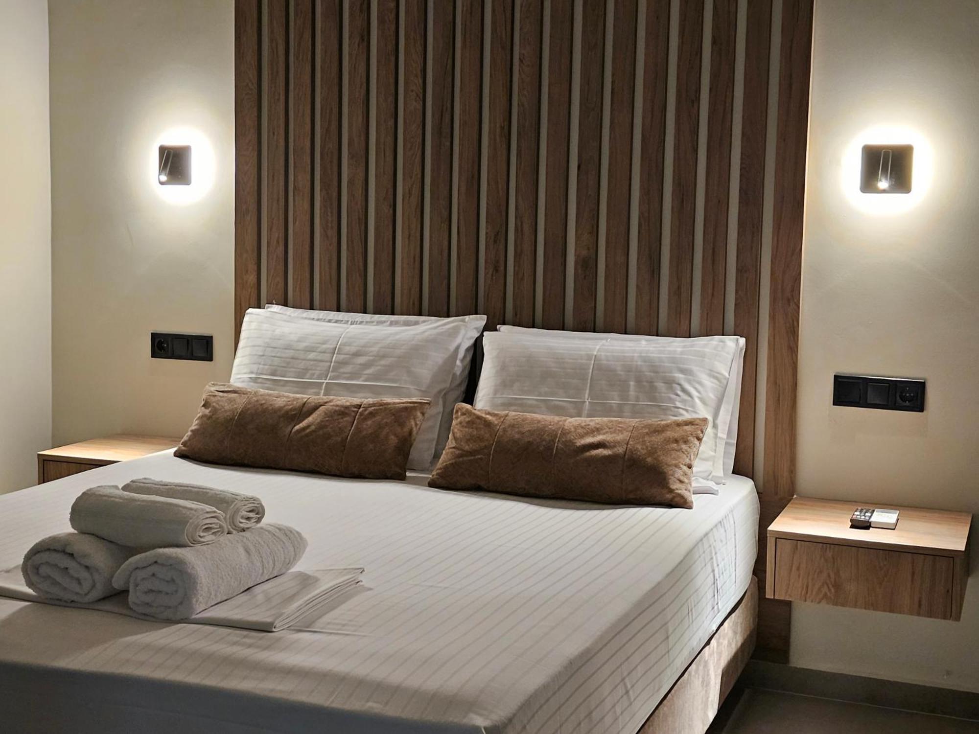 Rea'S Luxury Apartments Stoupa Bagian luar foto
